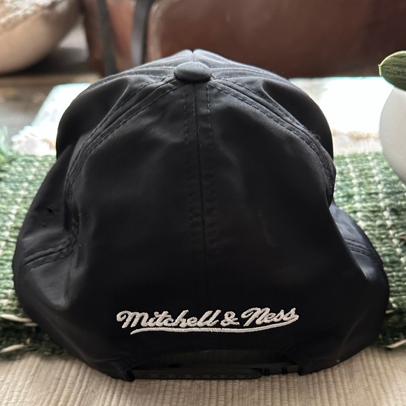 Vancouver Canucks SnapBack Hat 🏒 - Picture 2 of 3